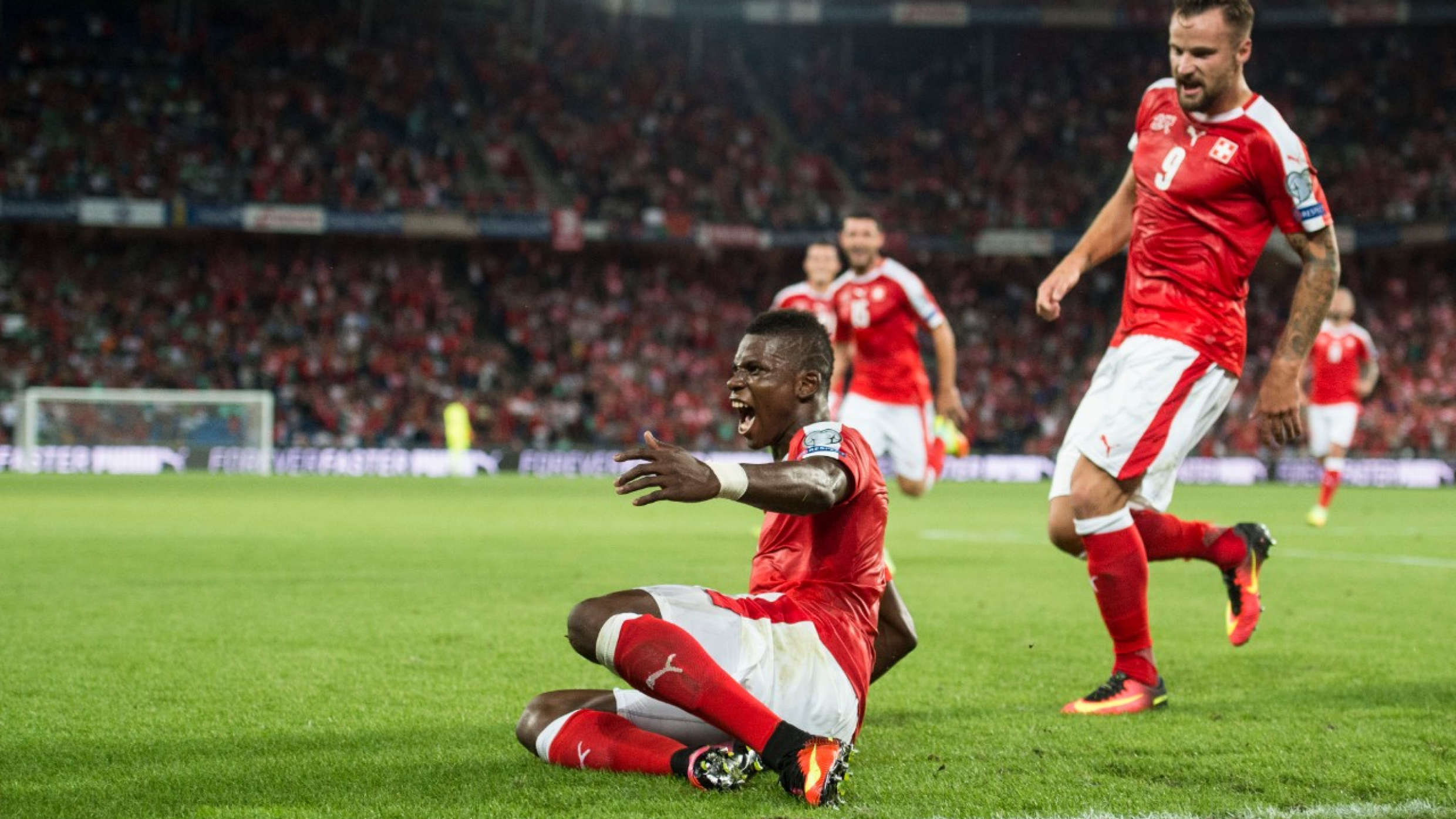 Swiss forwards Haris Seferovic, right, and Breel Embolo, left, celebrate the goal during the 2018 Fifa World Cup Russia group B qualification soccer match between Switzerland and Portugal at the St. Jakob-Park stadium, in Basel, Switzerland, Tuesday, September 6, 2016. (KEYSTONE/Ennio Leanza)
