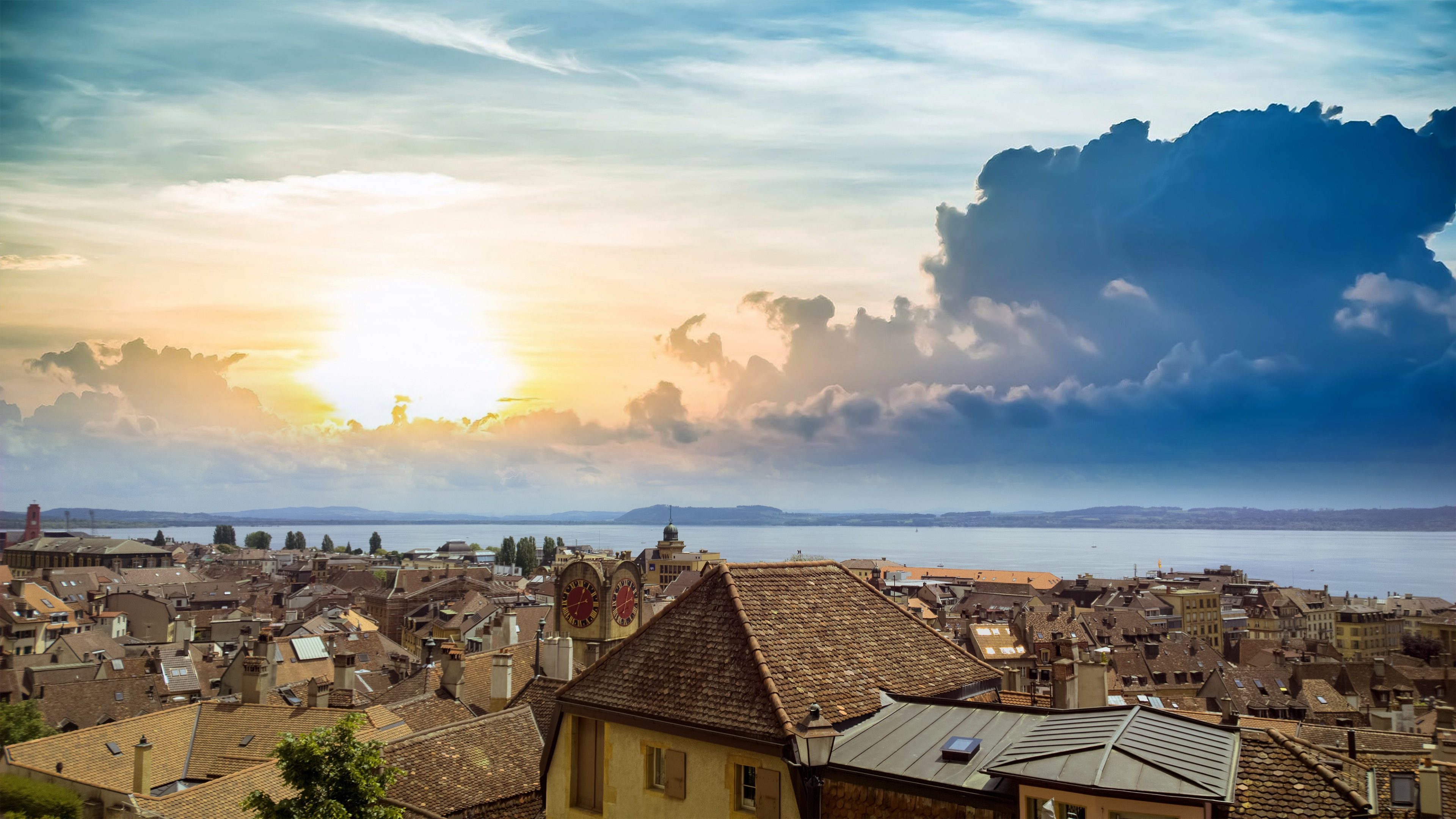 Neuchatel panorama con il lago svizzero di Neuchâtel