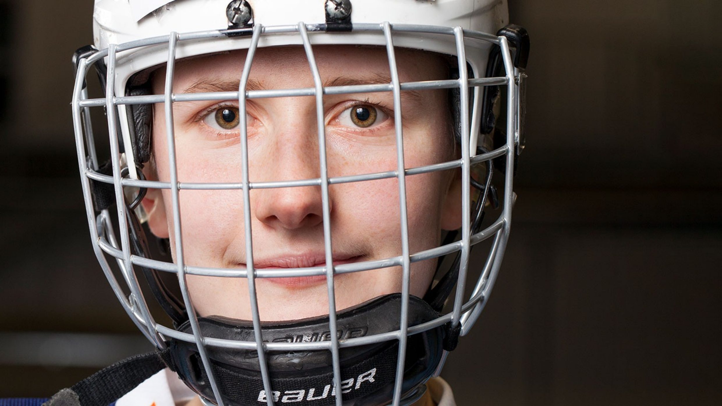 «Bei mir spielten meine grossen Brüder schon Hockey und so liess ich mich von diesem tollen Sport inspirieren. Ich durfte bereits an drei U18-Weltmeisterschaften mitspielen und bei drei Camps mit der A-Nati dabei sein – das bringt mir jede Menge Erfahrungen und neue Freundschaften. Das Frauen-Eishockey wird immer bekannter und macht grosse Fortschritte!» www.nha.hockey