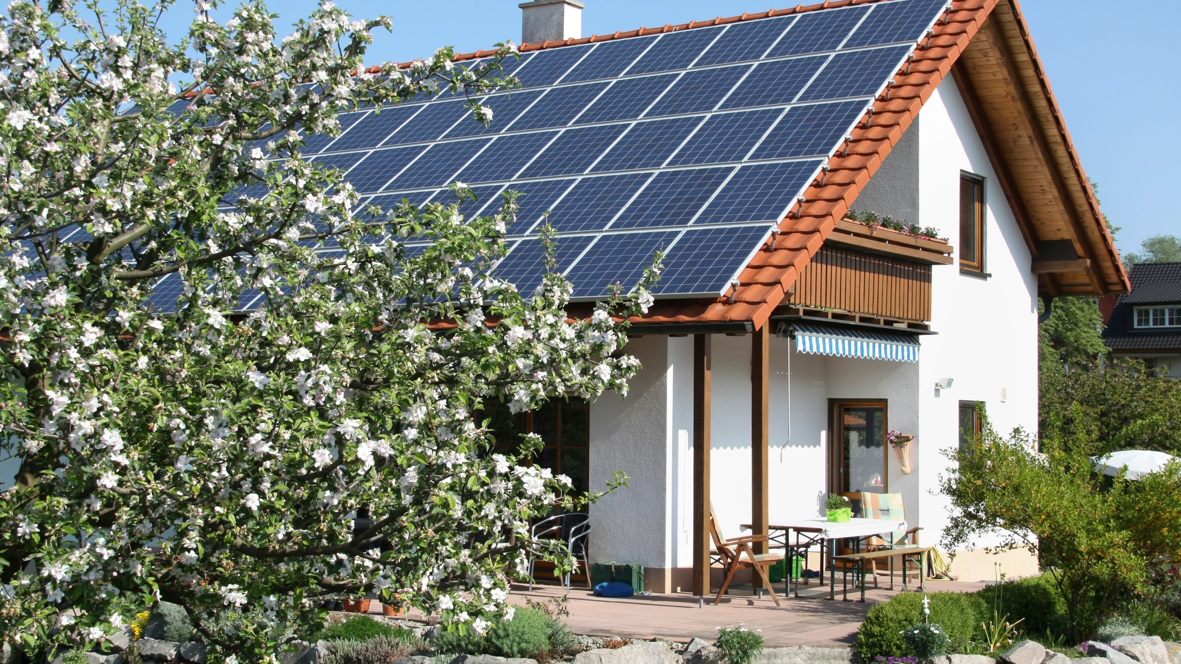 Family home with solar moduls