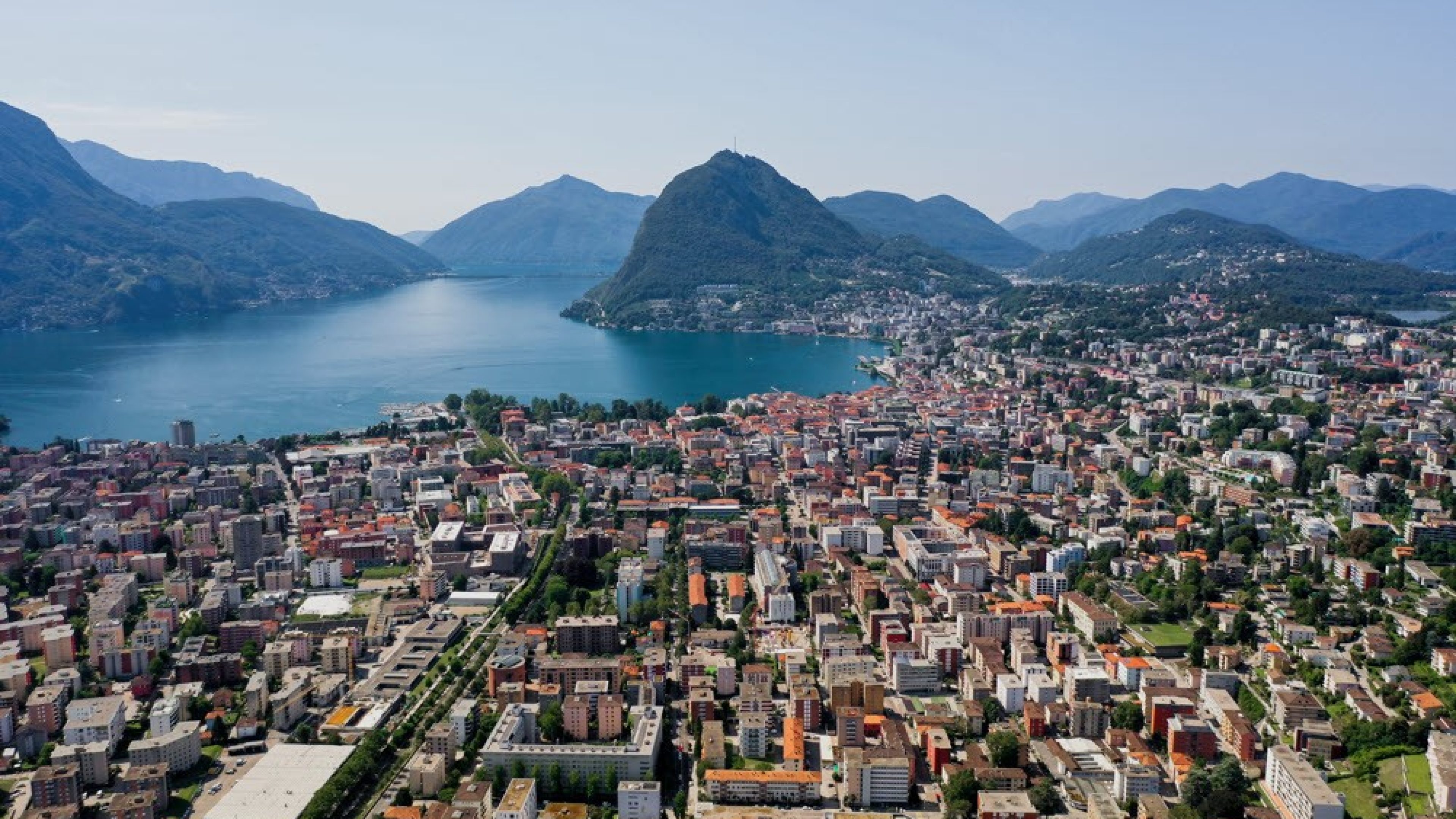 Luftaufnahme von Lugano, San Salvatore und Lago di Lugano