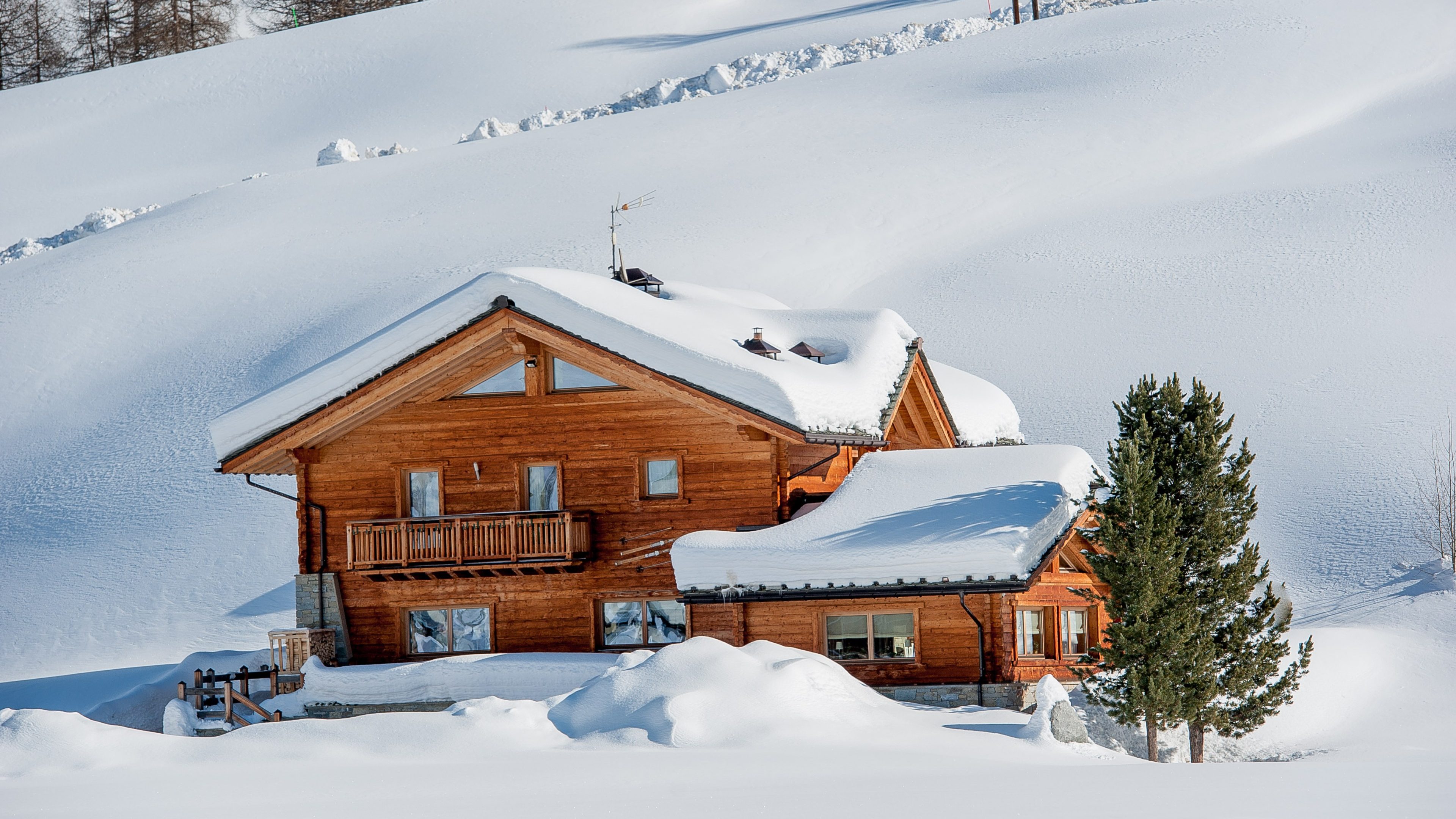 house submerged by the snow