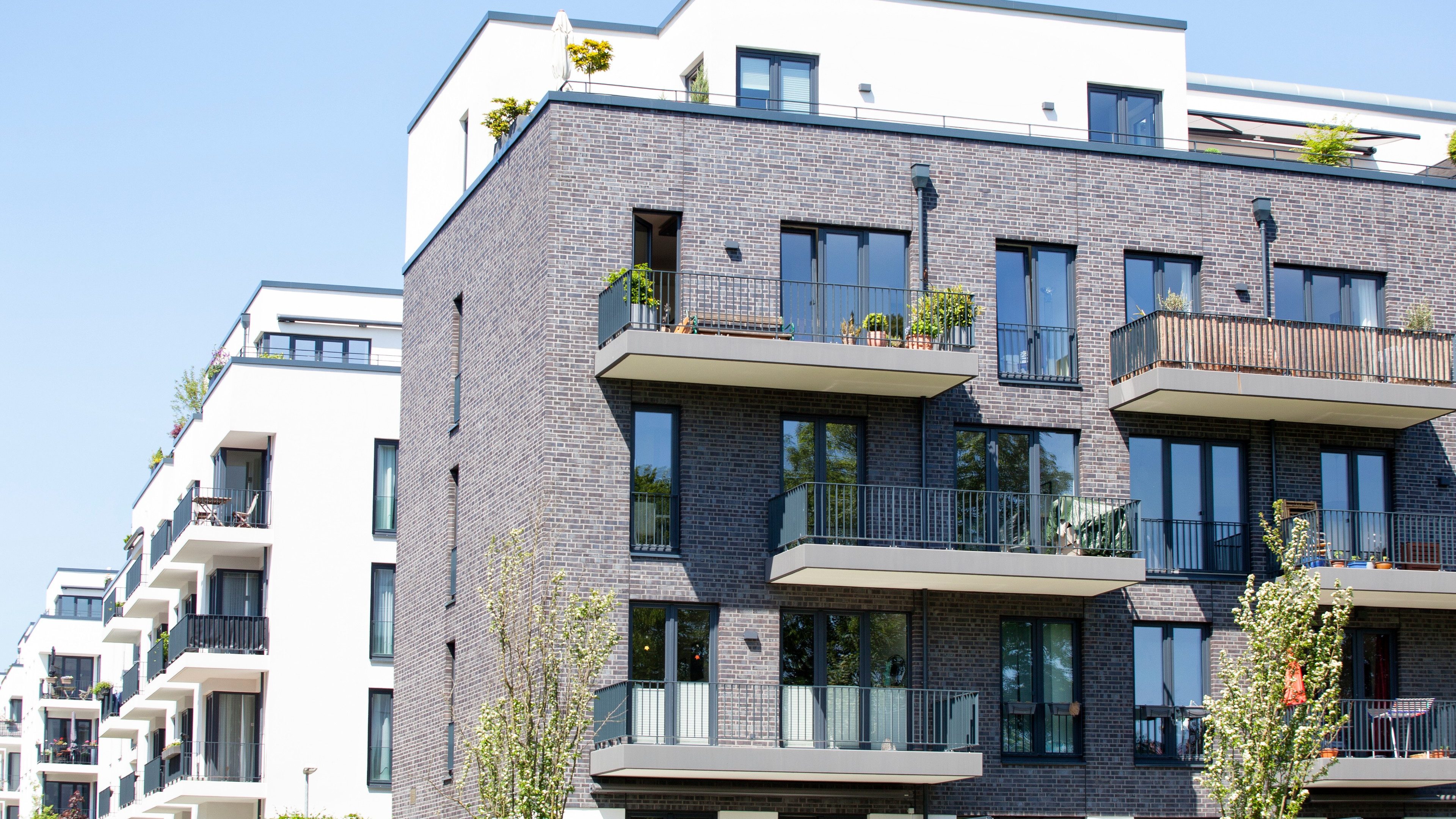 Fassade eines modernen Wohngebäudes in Hamburg, Deutschland