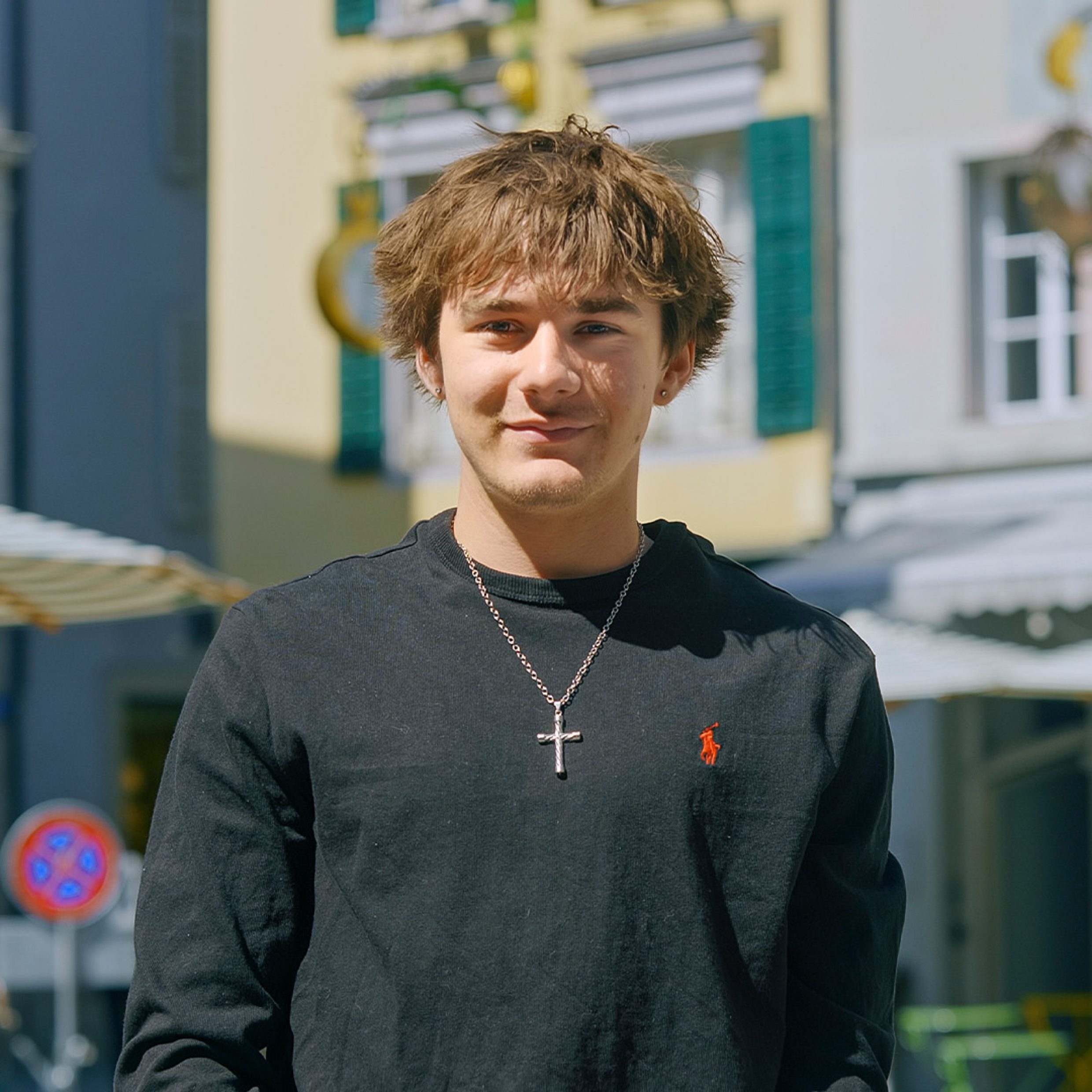 Portrait von Livio im Hintergrund die Luzerner Altstadt.
