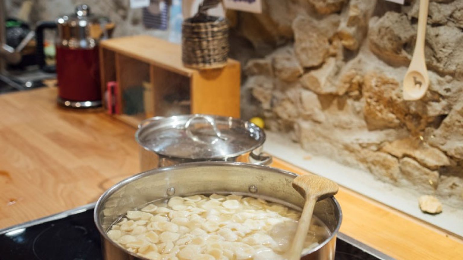 Pasta in einem Kochtopf