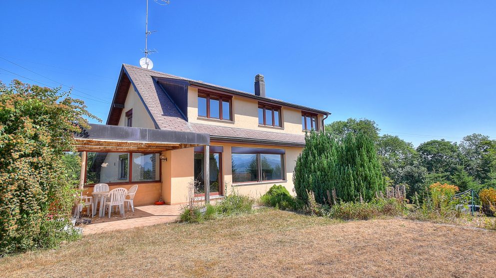 Villa de 2 appartements avec ateliers/dépôt 