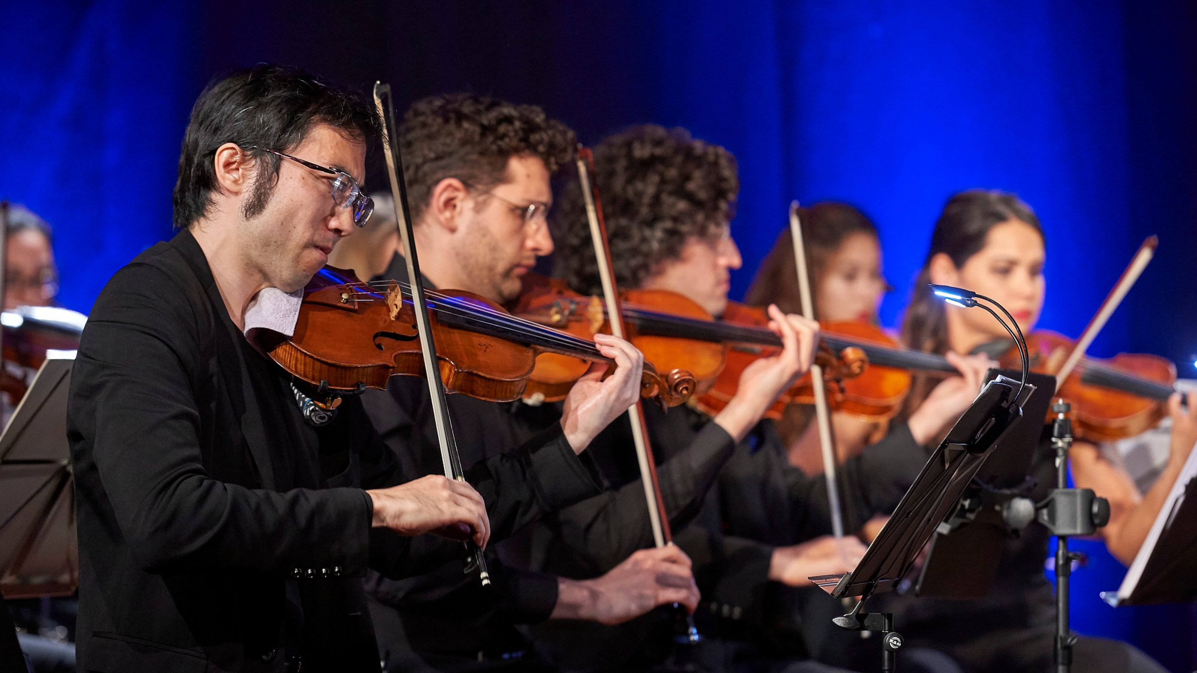 Das Konzert "Exil - Teil 1" mit der Pianistin Yulianna Avdeeva und dem Davos Festival Camerata unter der Leitung von Roberto Gonzalez-Monjas am 6. August 2019 Davos Festival 2019, vom 3. - 17. August 2019. Thema «Einschnitt».