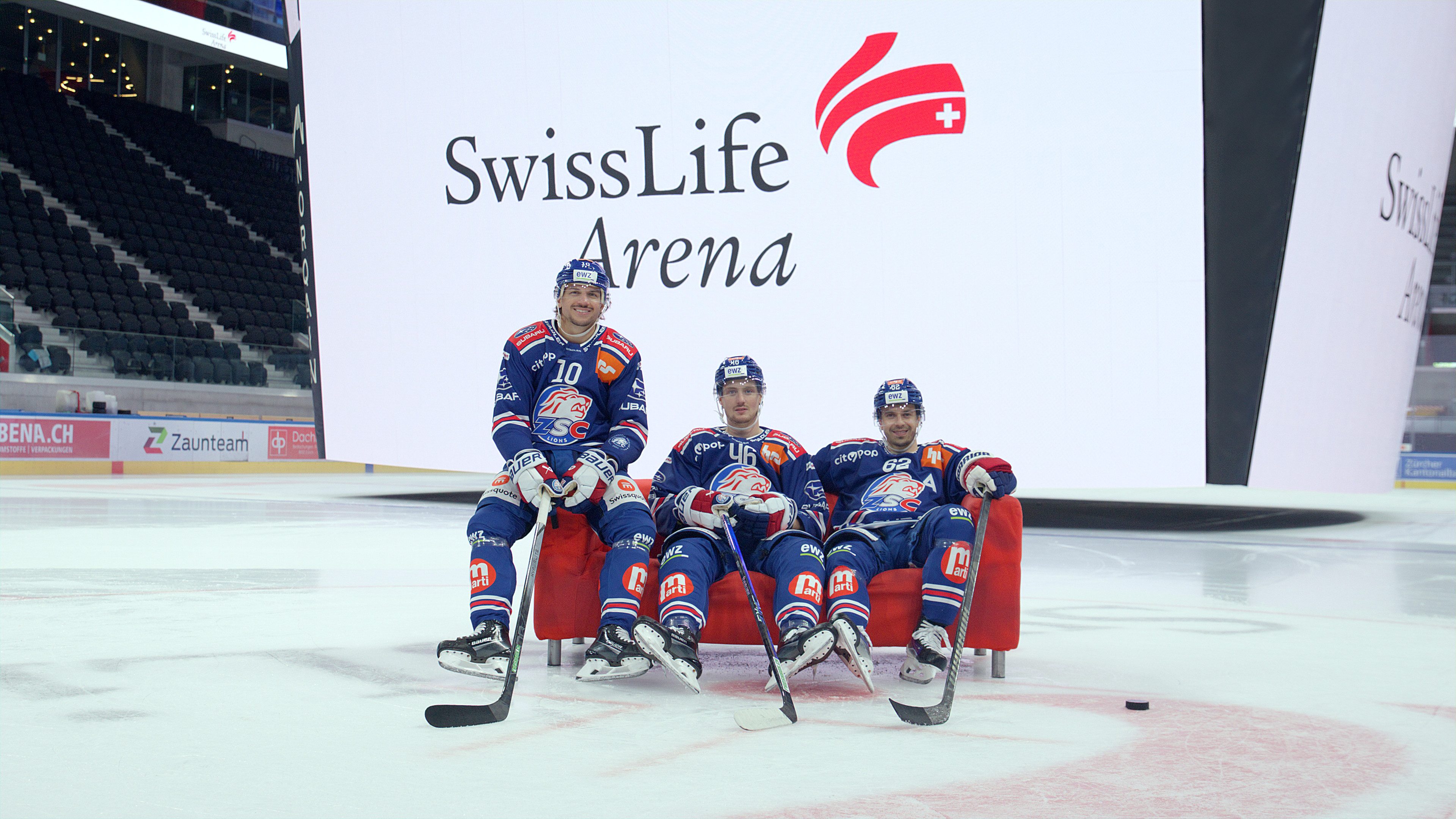 Still_RotesSofa_ZSC_bearbeitet