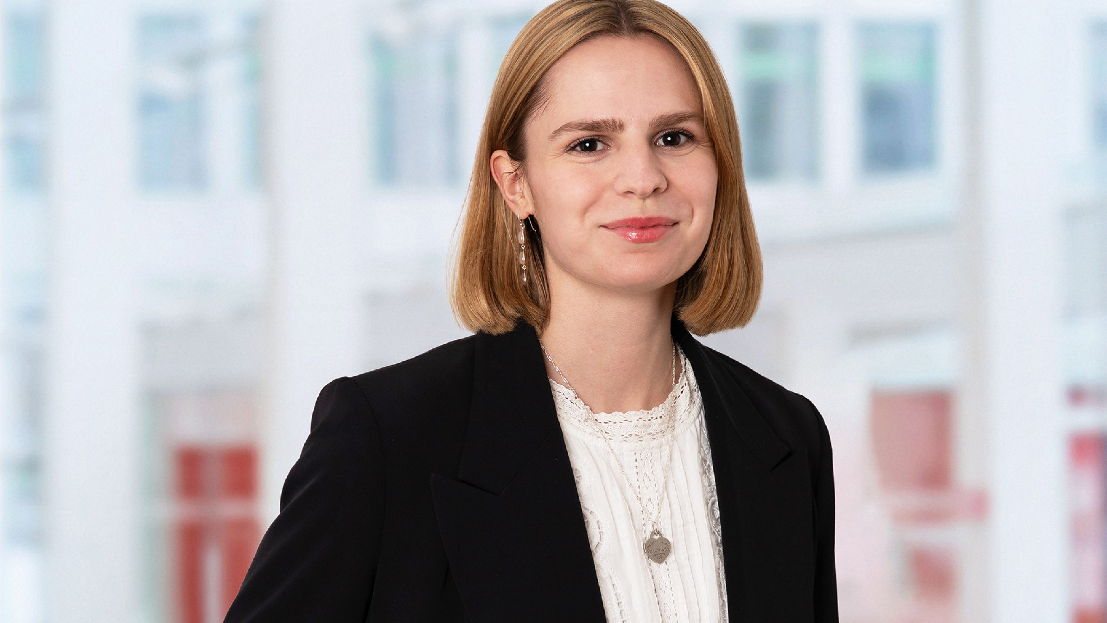 Bild von Laetitia Sghaier, eine von zwei Kontaktpersonen für die KV-Lehre.