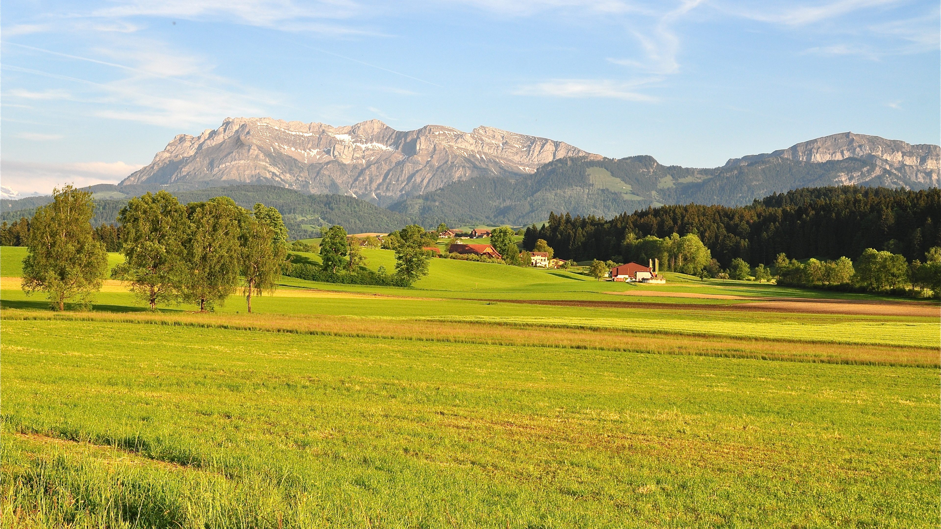 Luzerner Landschaft mit Berg Pilatus im Hintergrund