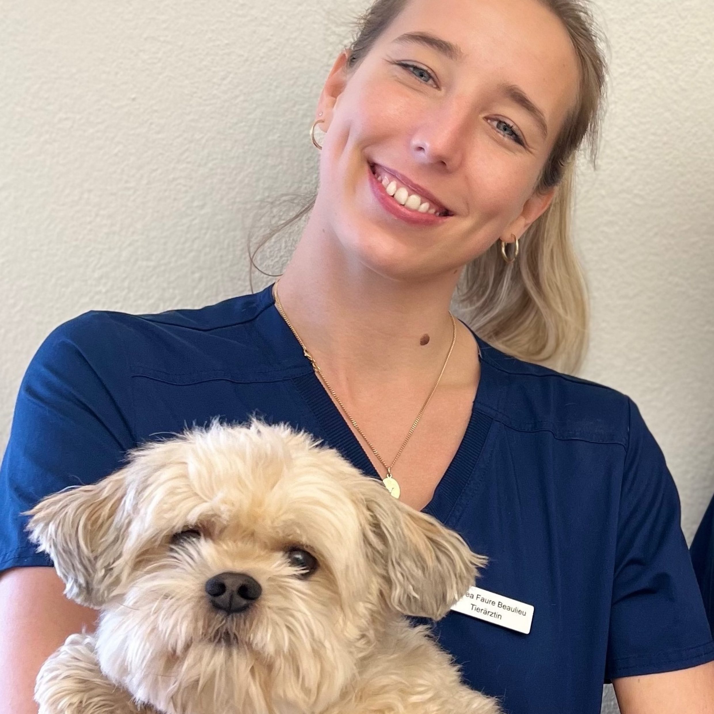 Vet Andrea Faure Beaulieu holding a dog in her arms