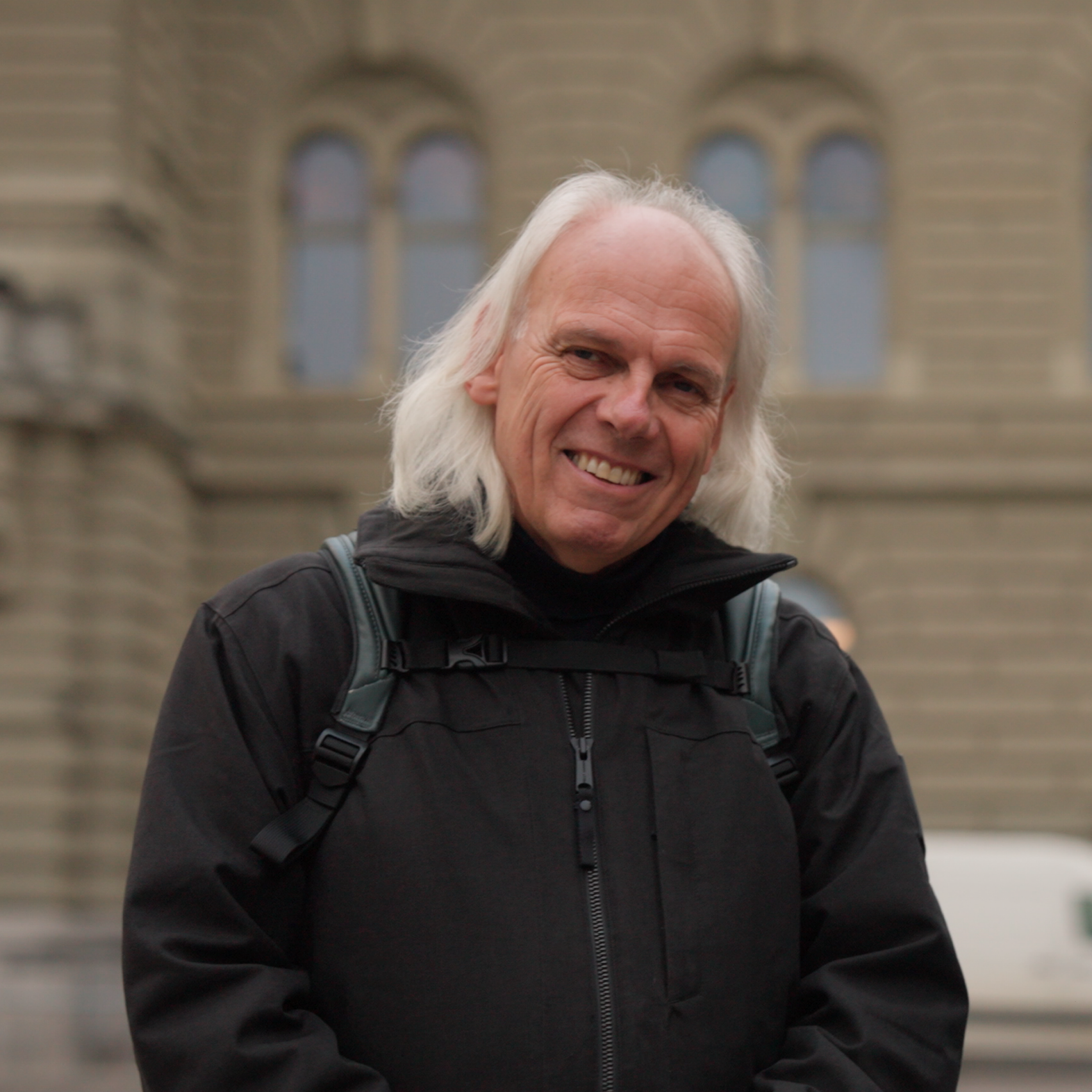 Portrait d’un homme âgé souriant à Berne