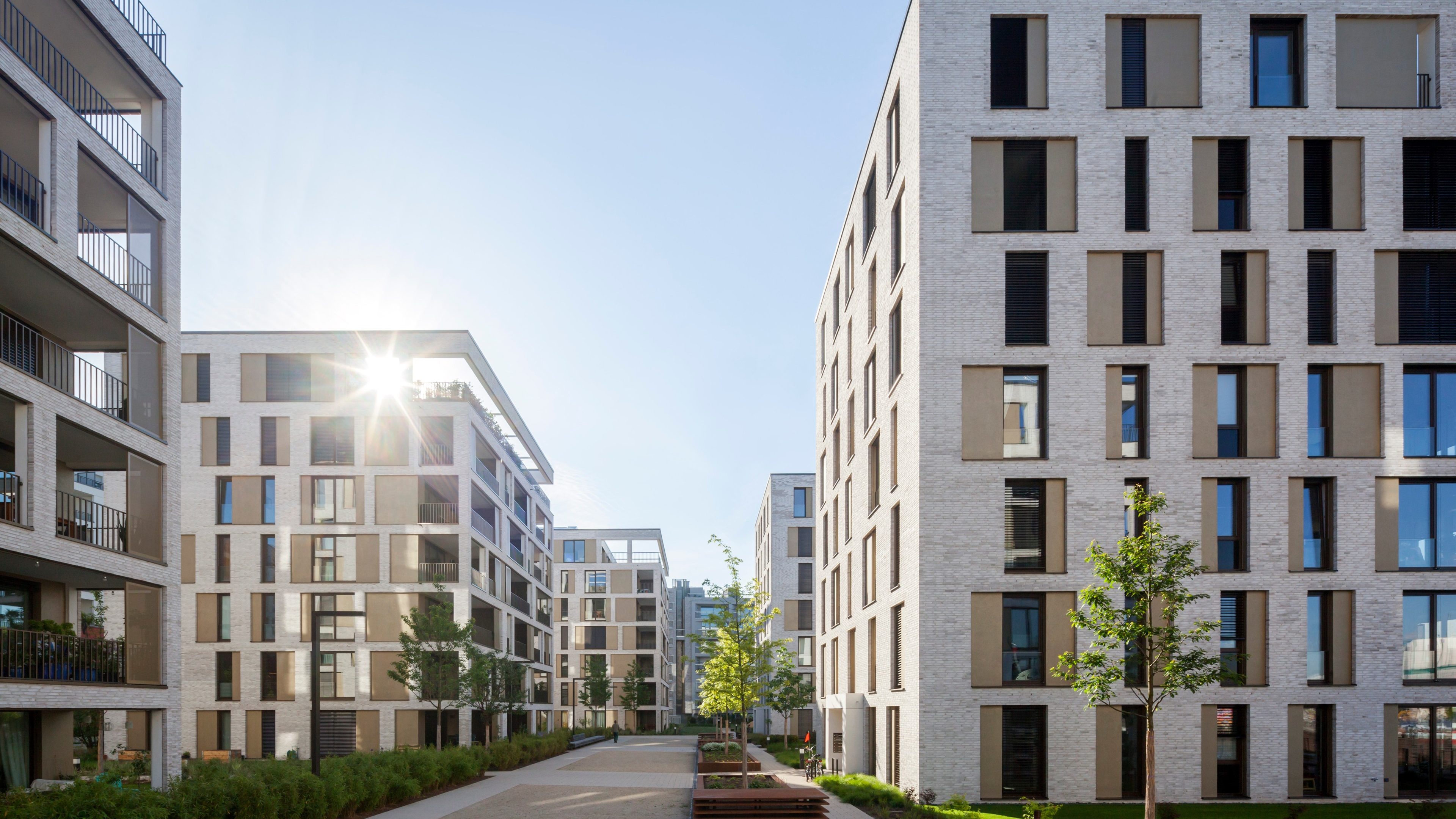 Wohnhäuser Hafengold in Offenbach mit Begrünung
