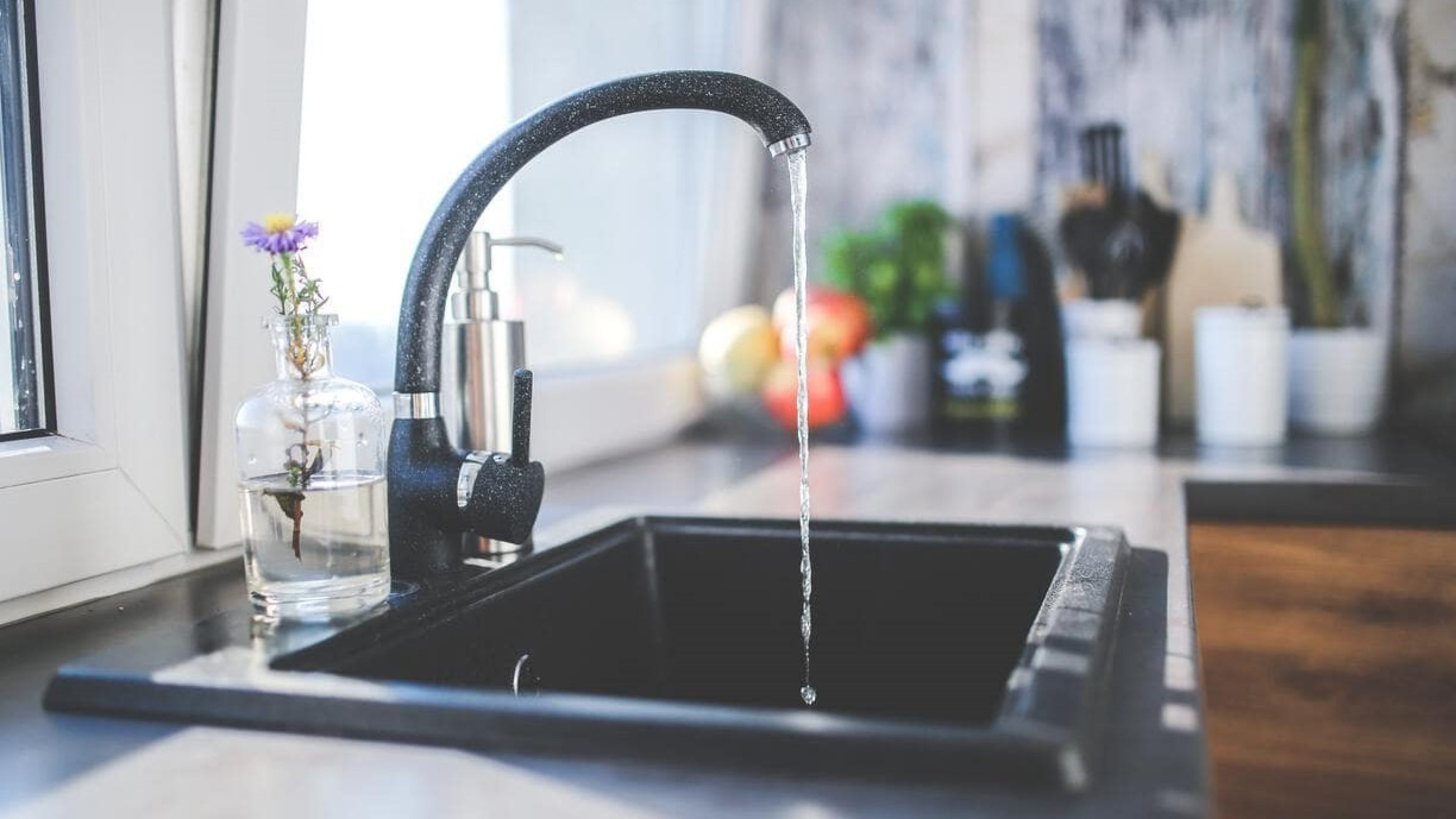 robinet courant dans la cuisine