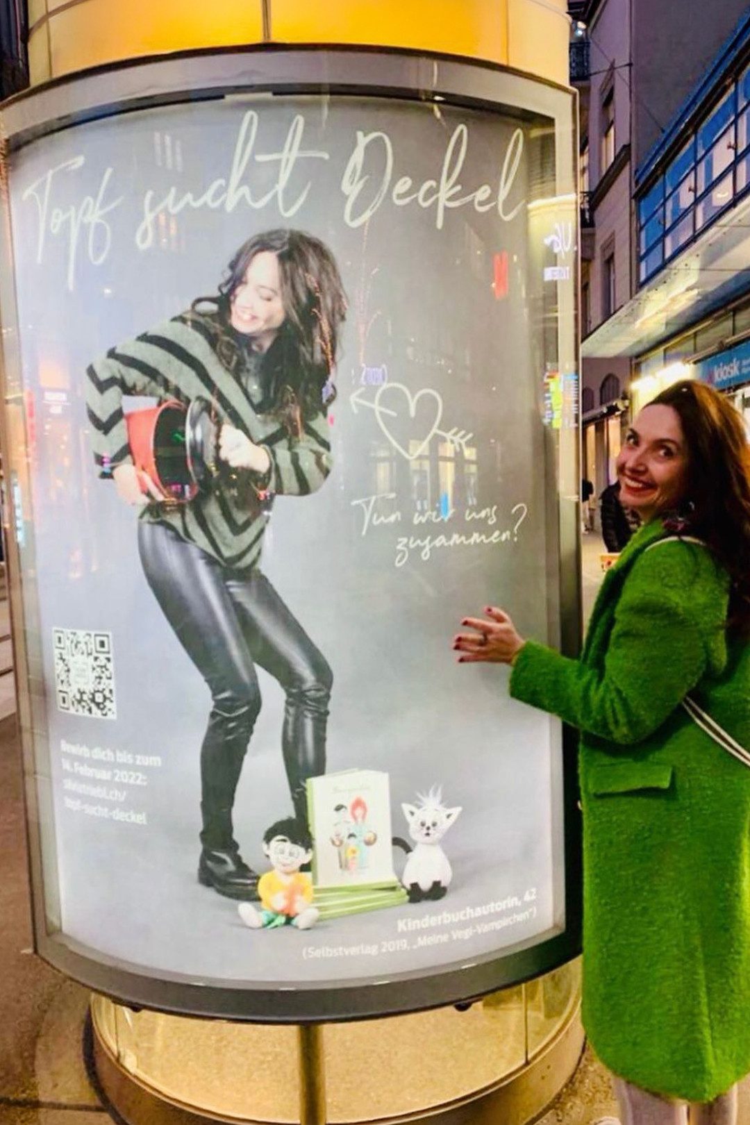 «Il faut chercher des couvercles»: Silvia Triebl prend la pose devant son affiche.
