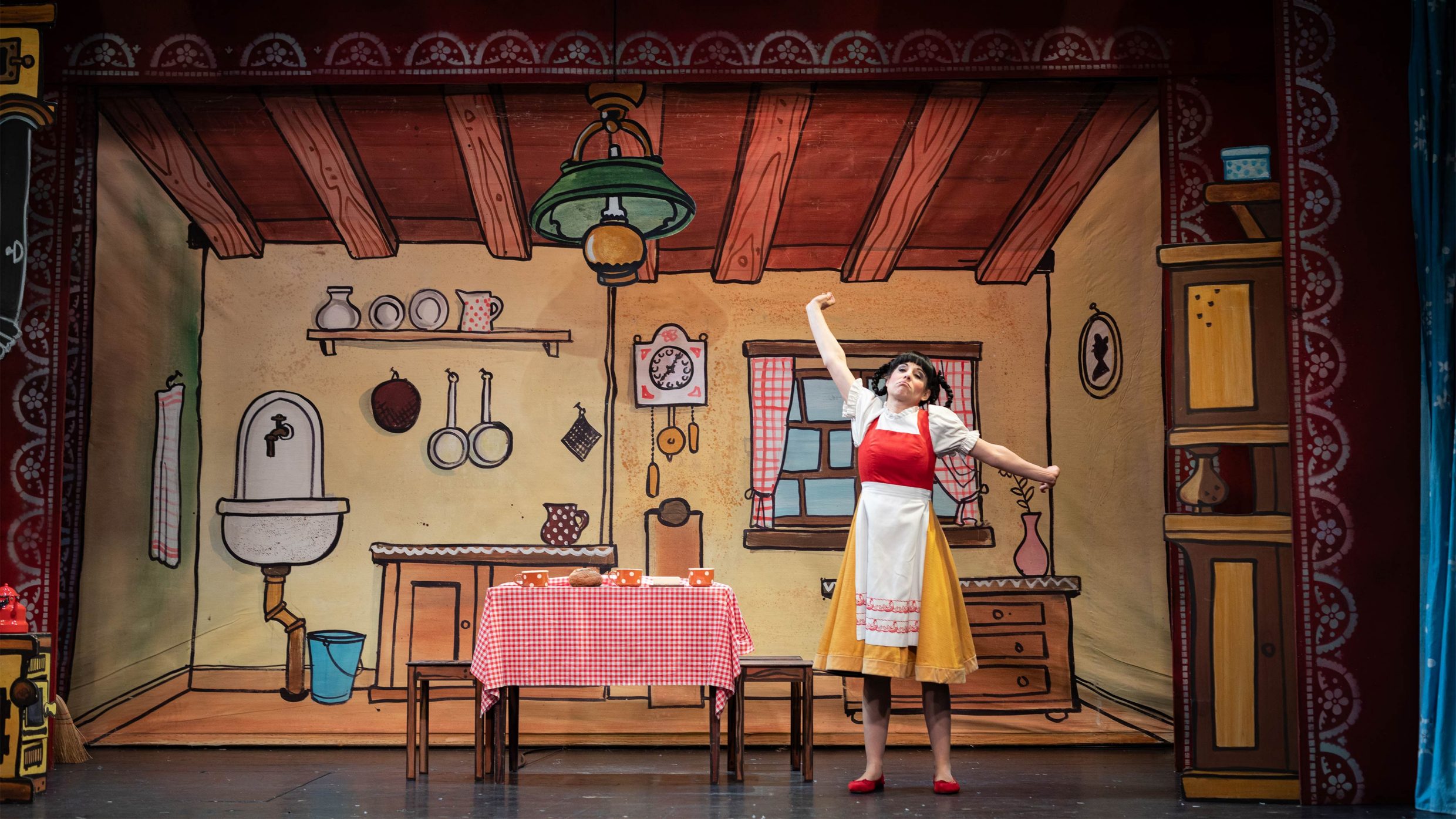Ramona Fattini nel ruolo di Sfortunata nell’opera teatrale Frau Holle.