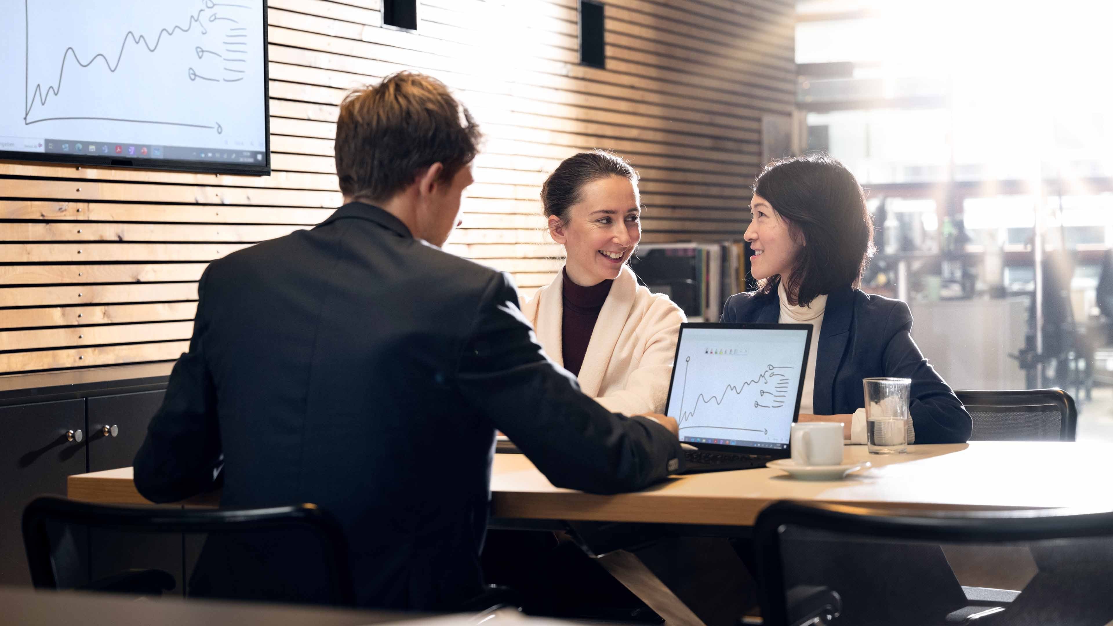 Due donne e un consulente previdenziale